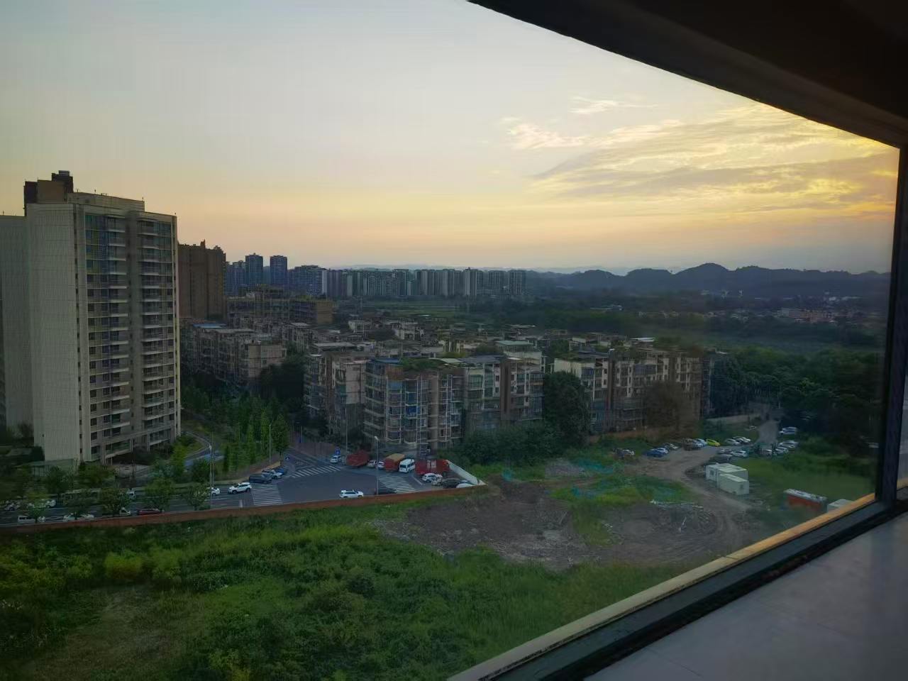 极景高性能门窗邛崃店现场实拍