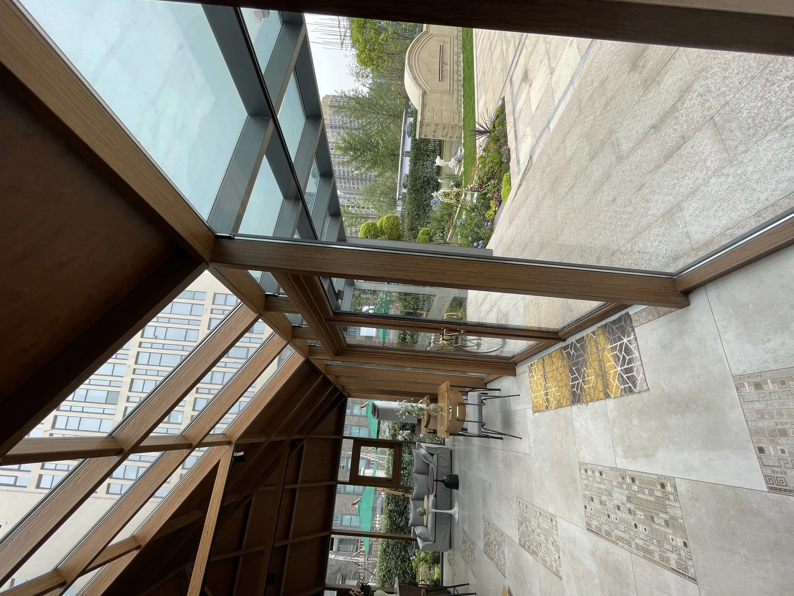 无锡阳台门选推拉还是平开？采光、通风、密封和通行动线怎么选配图1